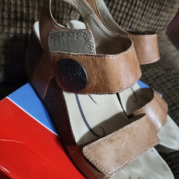 Abeo Una Wedge Sandals Stone Women's Size US 8 Neutral Comfort With Box - Picture 7 of 9